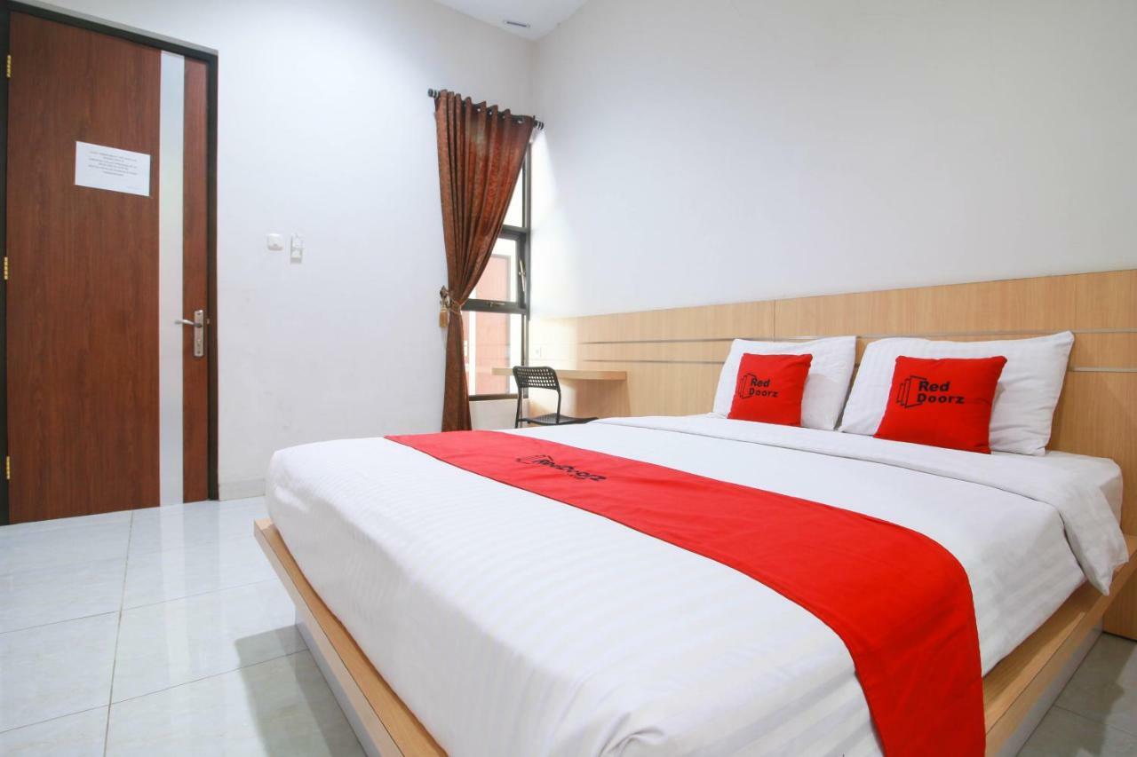 Reddoorz Syariah Near Universitas Jenderal Soedirman Purwokerto Esterno foto